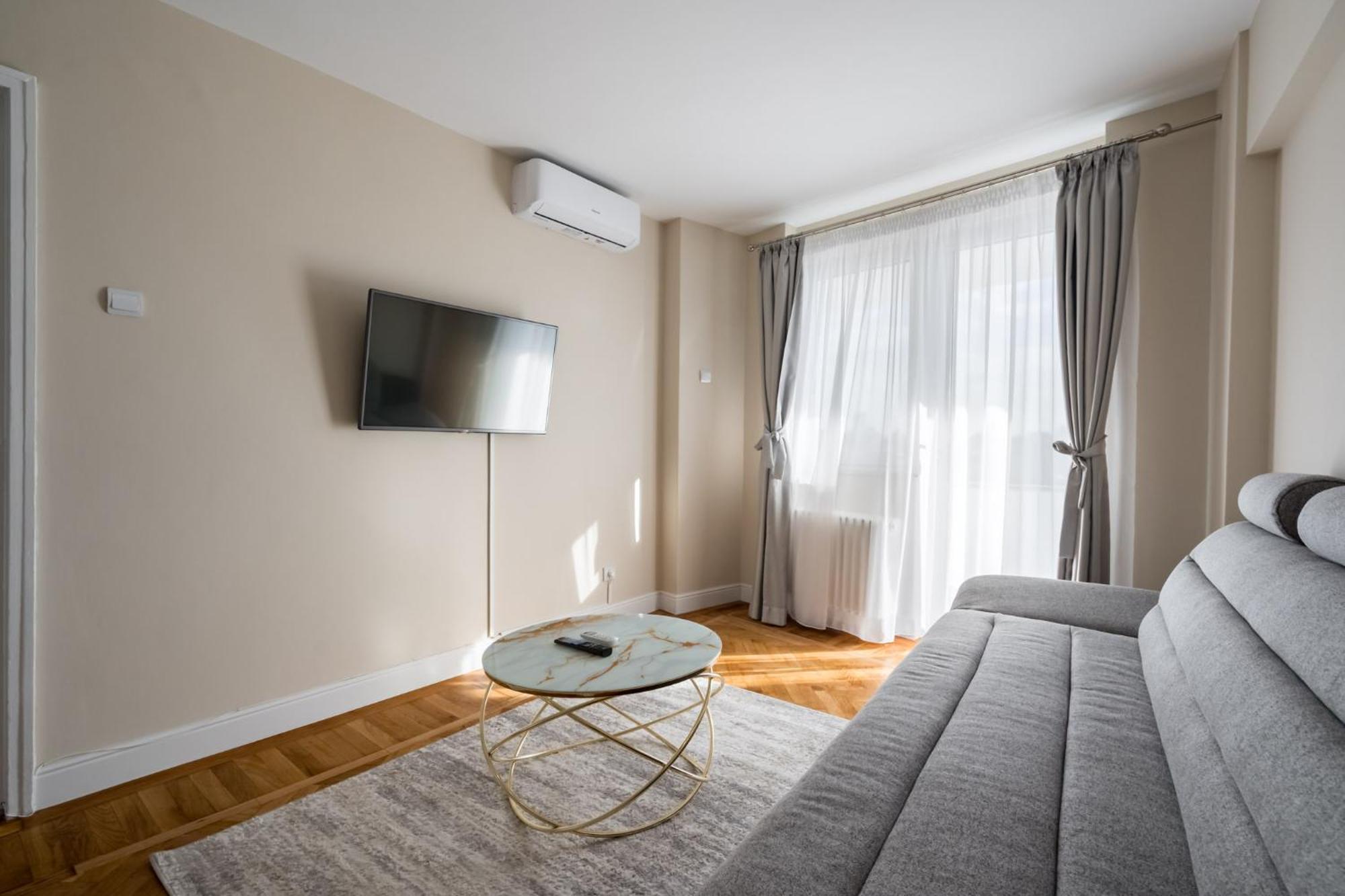 City View Apartment With Private Balcony 布加勒斯特 外观 照片